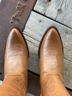 Macie Bean | Elle On Wheels Ladies Boot -Boy Straw Hat Sales Shop IMG 4937